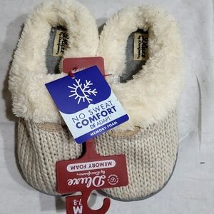 Dluxe by Dearfoams Cream Slippers with Plush Lining and Cozy Design NWT 7/8